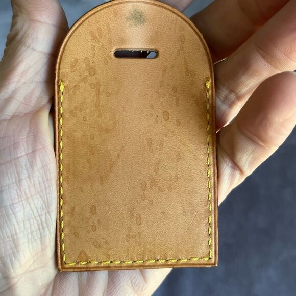 Louis Vuitton Heat Embossed Luggage Tag ‘H.I’ Initials - Picture 3 of 4